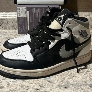 Jordan 1 mid white shadow